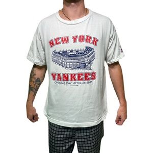 Vintage 1995 New York Yankees Graphic T-Shirt